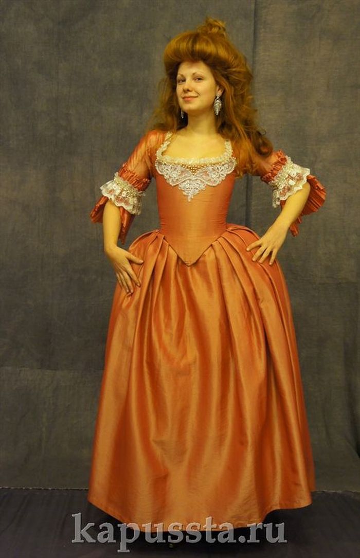 Платье барочное персикового цвета